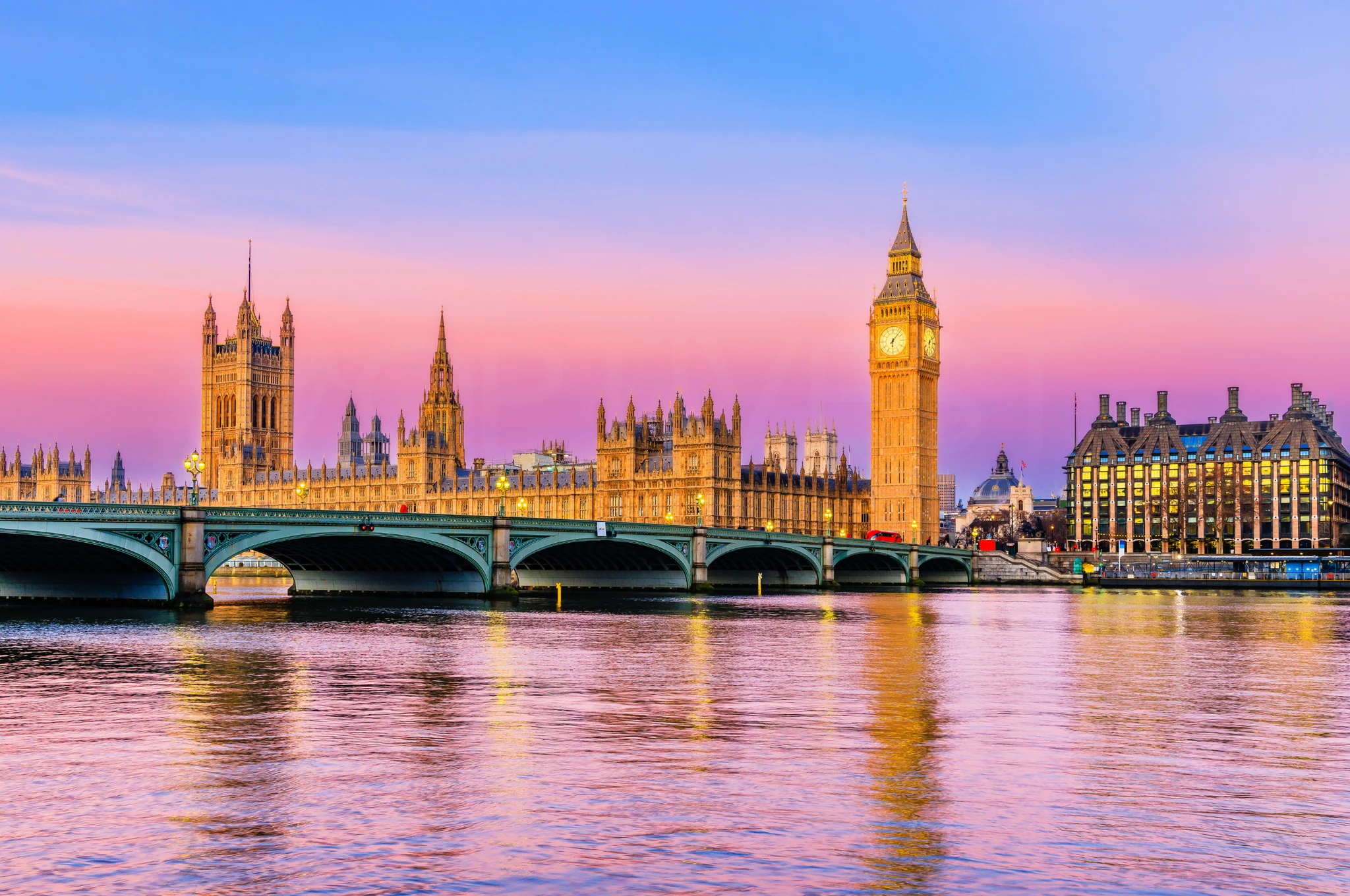 UK ve Londra Emlak Fiyat Tahmini 2026-2027 (Savills, Knight Frank)