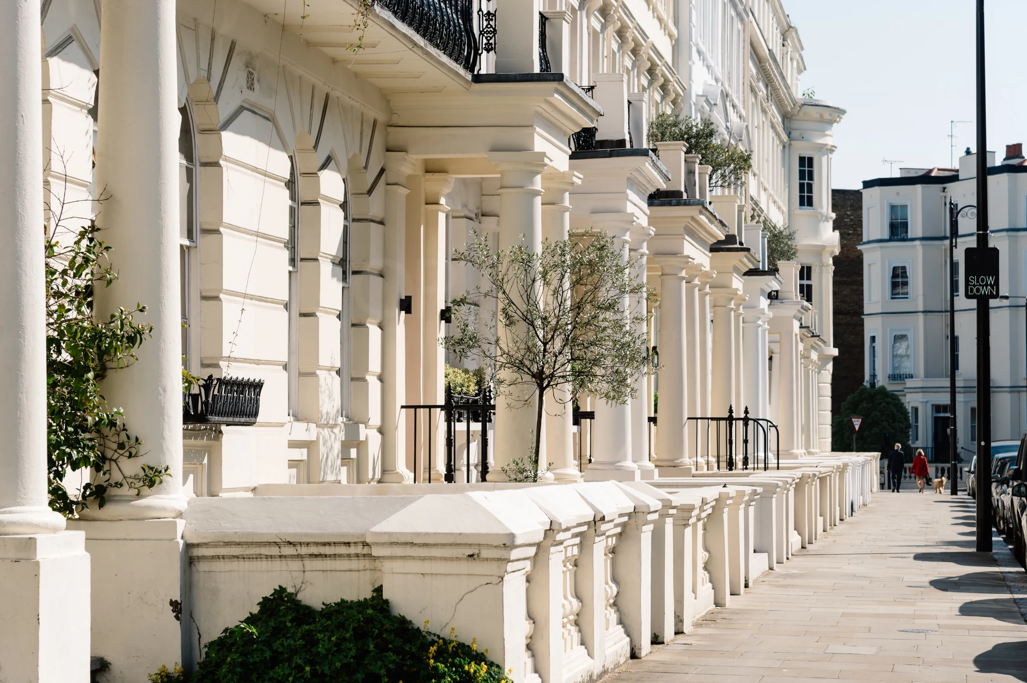 Buying Property in England: Personal Ownership or SPV Company? 2026 Tax Guide