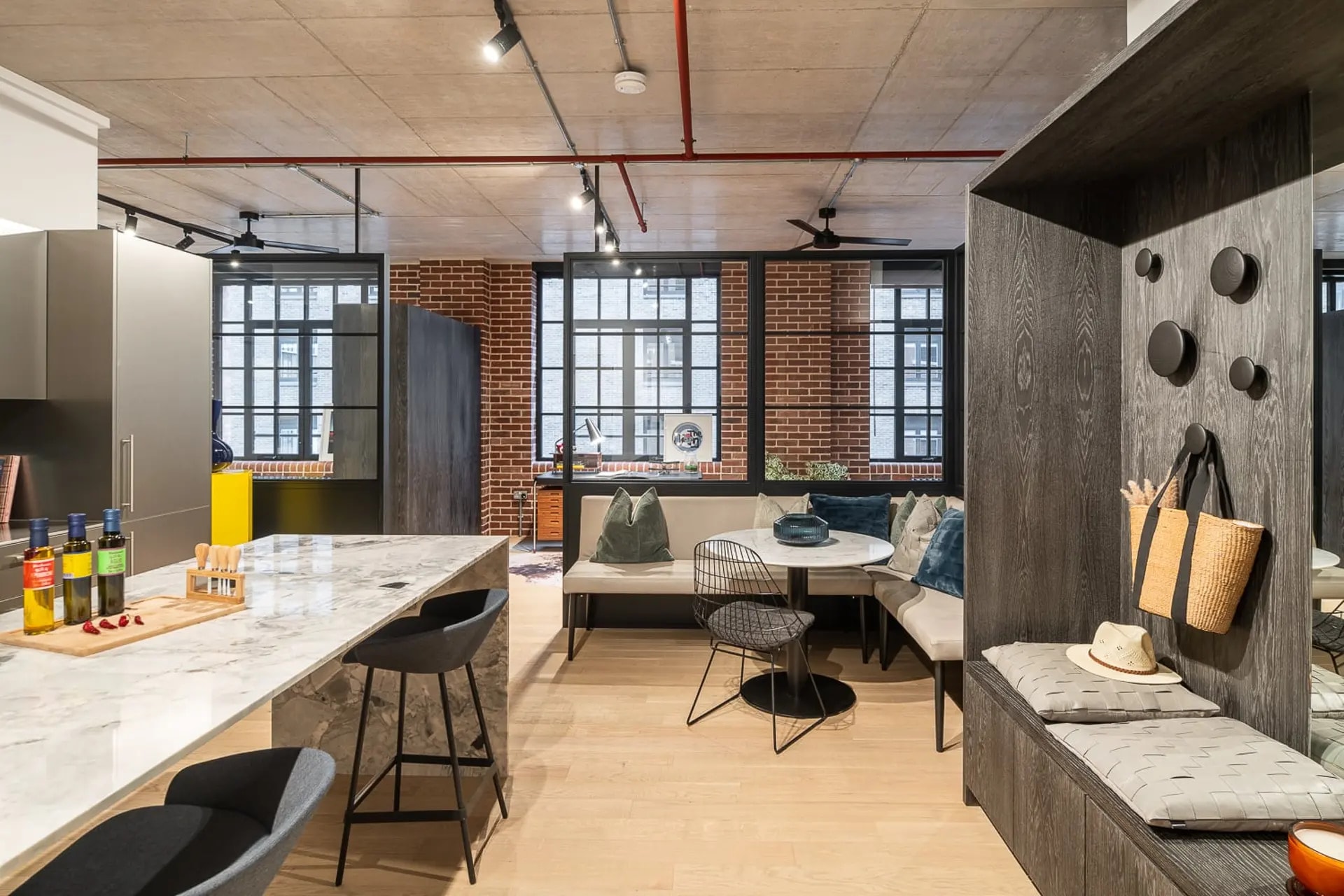 8 Harbord Square, 4/4