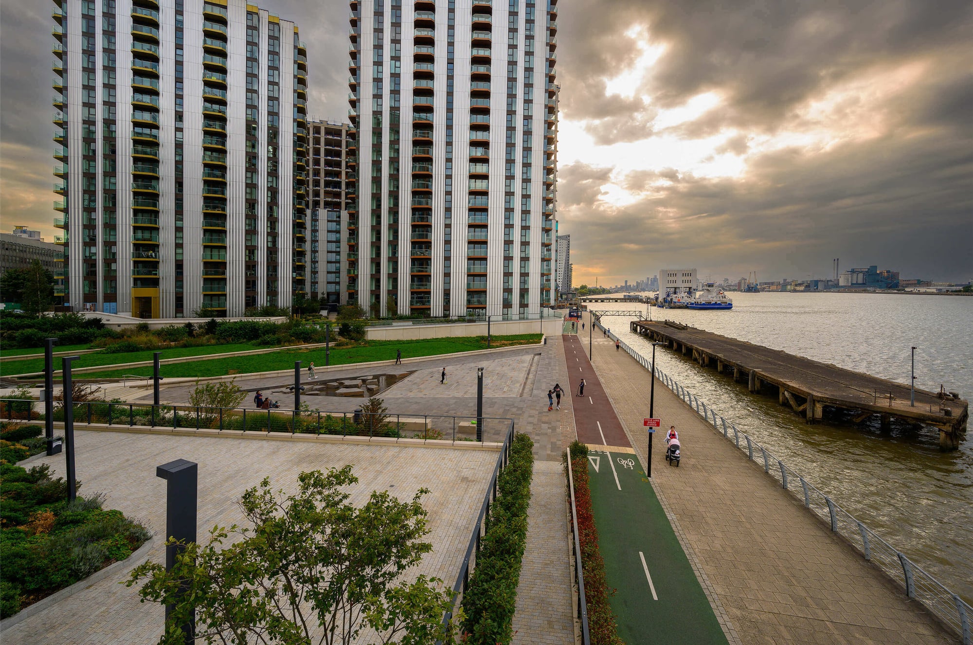 Royal Arsenal Riverside, 5/12